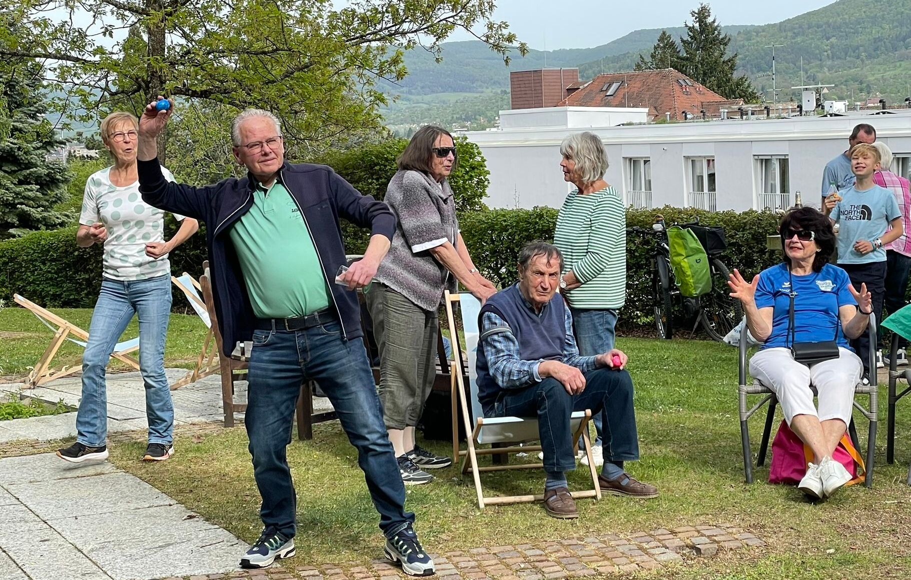 Bild von li. Inge und Klaus-Dieter, Isolde, Ernst, Gerda, Angelika, Leo